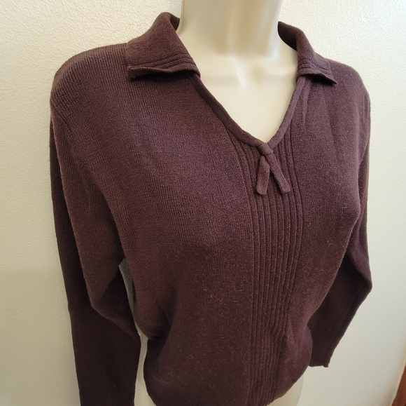 Gap Ladies V Neck Sweater With Collar - Picture 3 of 5